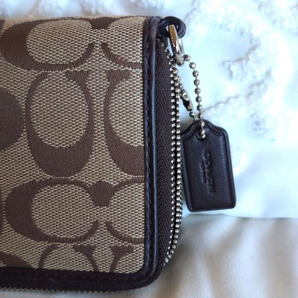 Coach 🤎 Brown Classic Signature Double Zip Around Wallet NWOT - Picture 3 of 14